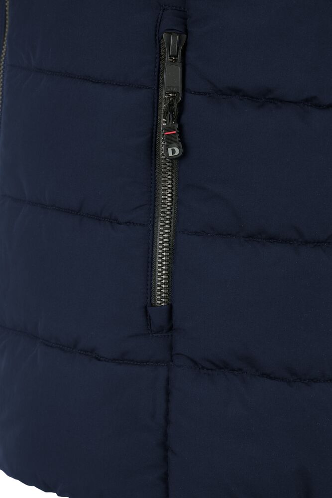 131553-855_Finley-Lady-Vest_Navy_Closeup