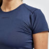1908767-396000_ADV-Essence-SS-Slim-Tee_Closeup3