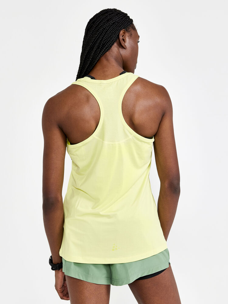 1908770-541000_ADV-Essence-Singlet-W_Closeup2