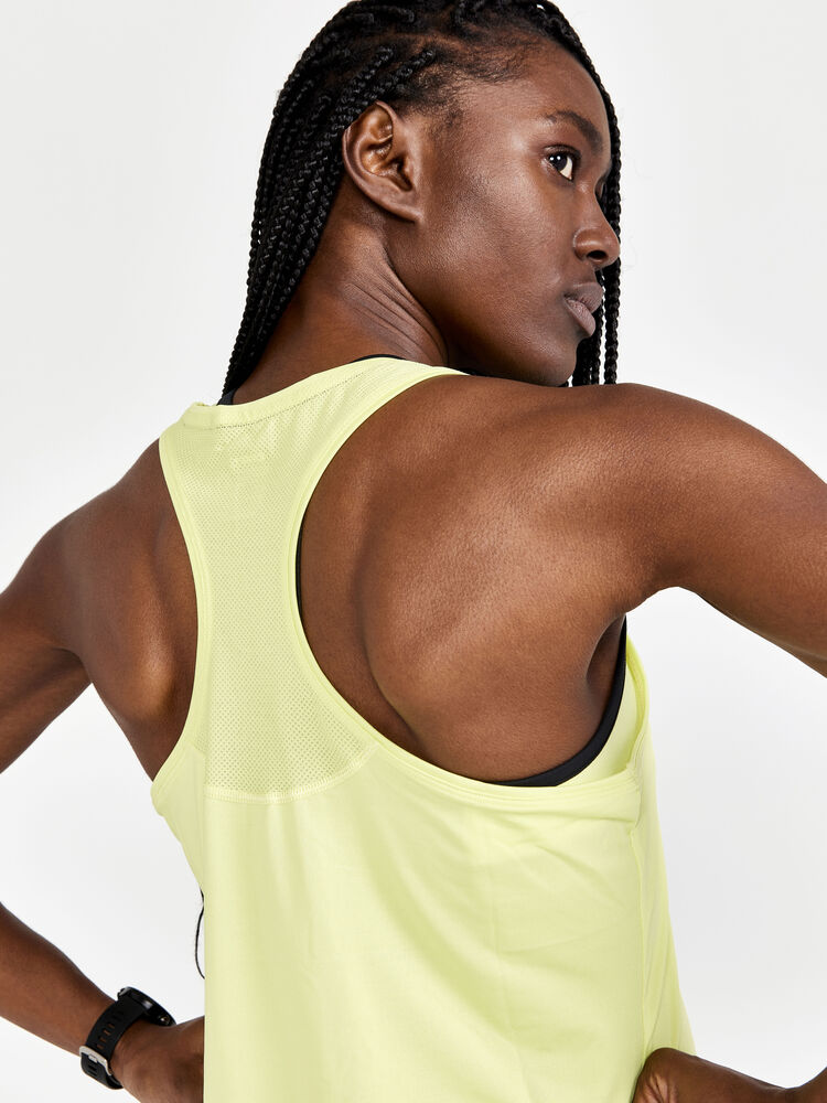 1908770-541000_ADV-Essence-Singlet-W_Closeup4