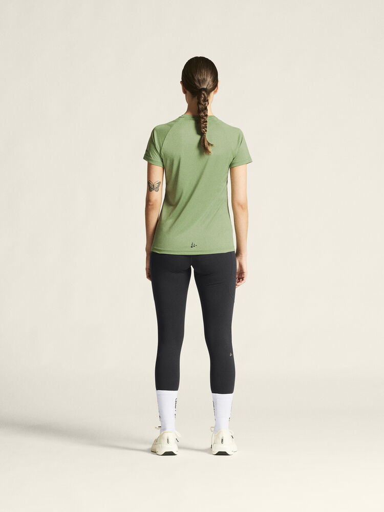 1909879-622000_Core-Unify-Training-Tee-W_closeup3