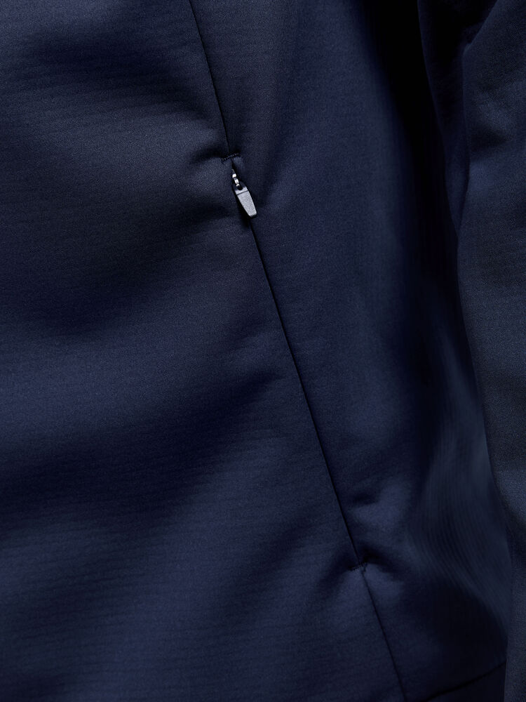 1910990-396000_CORE-Explore-Soft-Shell-Jacket-M_Closeup4