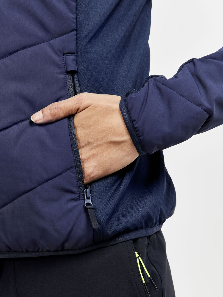 1911001-396000_ADV-Explore-Hybrid-Jacket-W_Closeup4