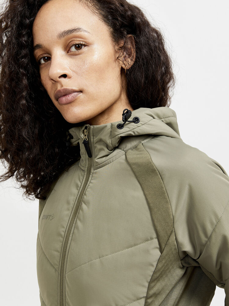 1911001-664000_ADV-Explore-Hybrid-Jacket-W_Closeup3