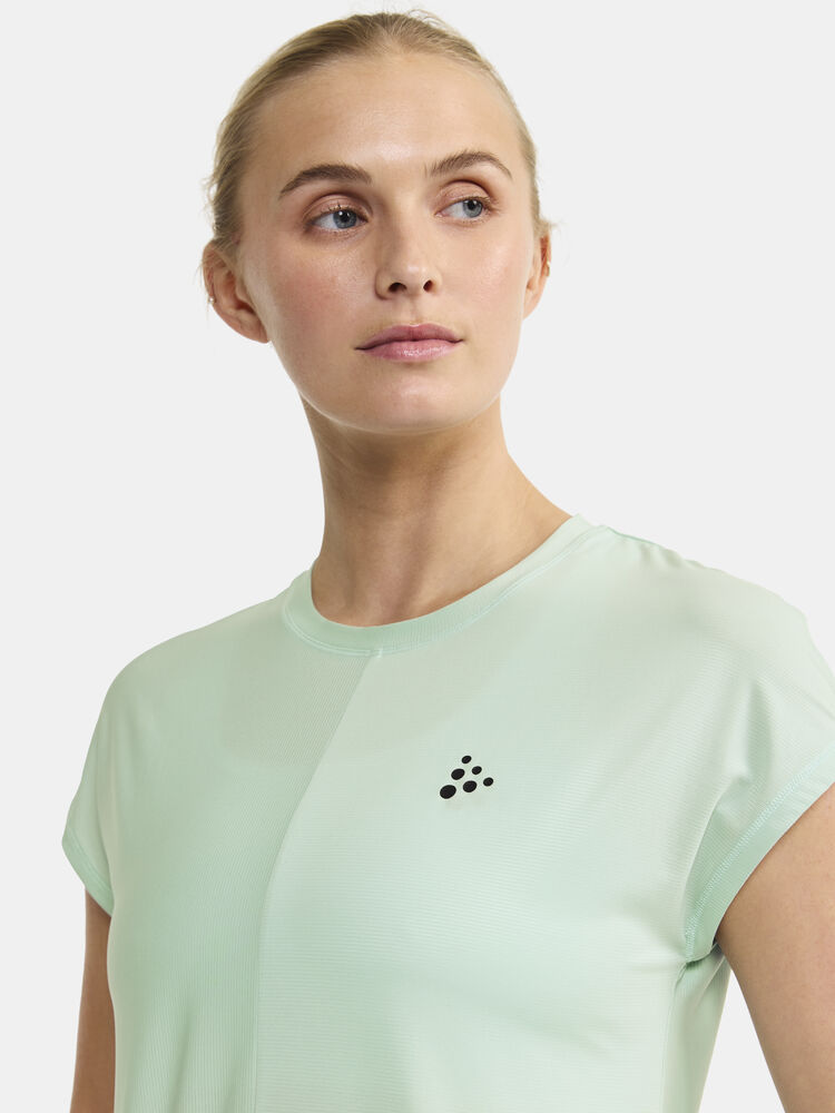 1911242-602000_Core-Essence-SS-Tee-W_closeup3