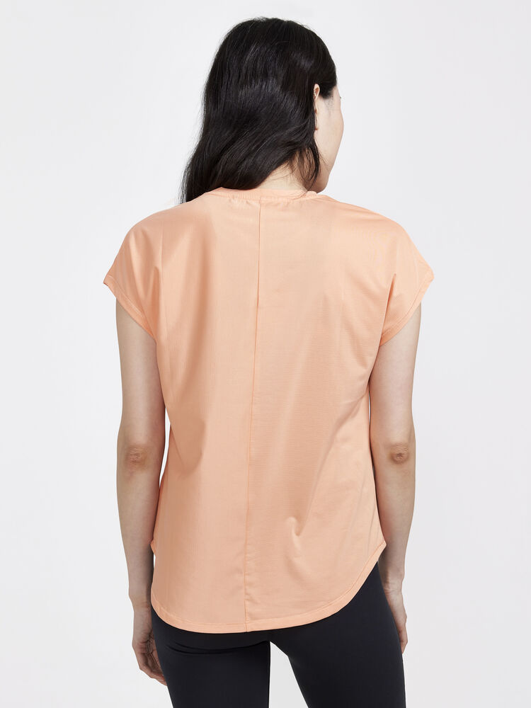 1911242-716000_Core-Essence-SS-Tee-W_Closeup2