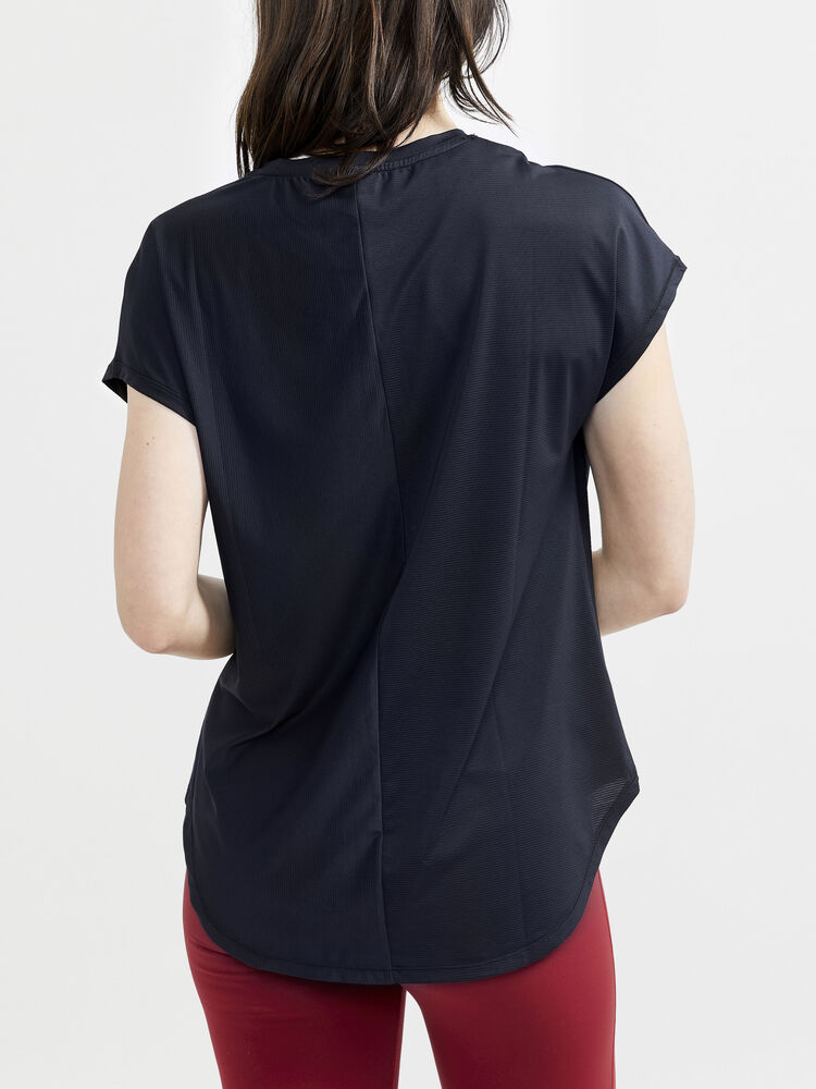 1911242-999000_CORE-Charge-Rib-Tee-W_Closeup2