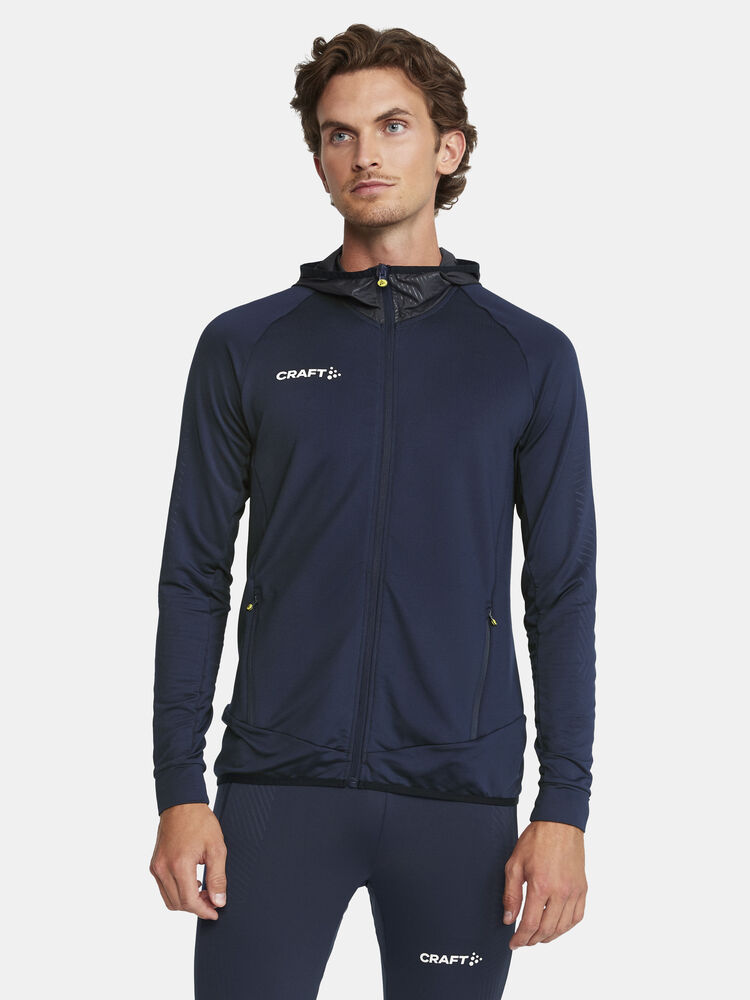 1912745-390000_Extend-Full-Zip-M_Closeup1