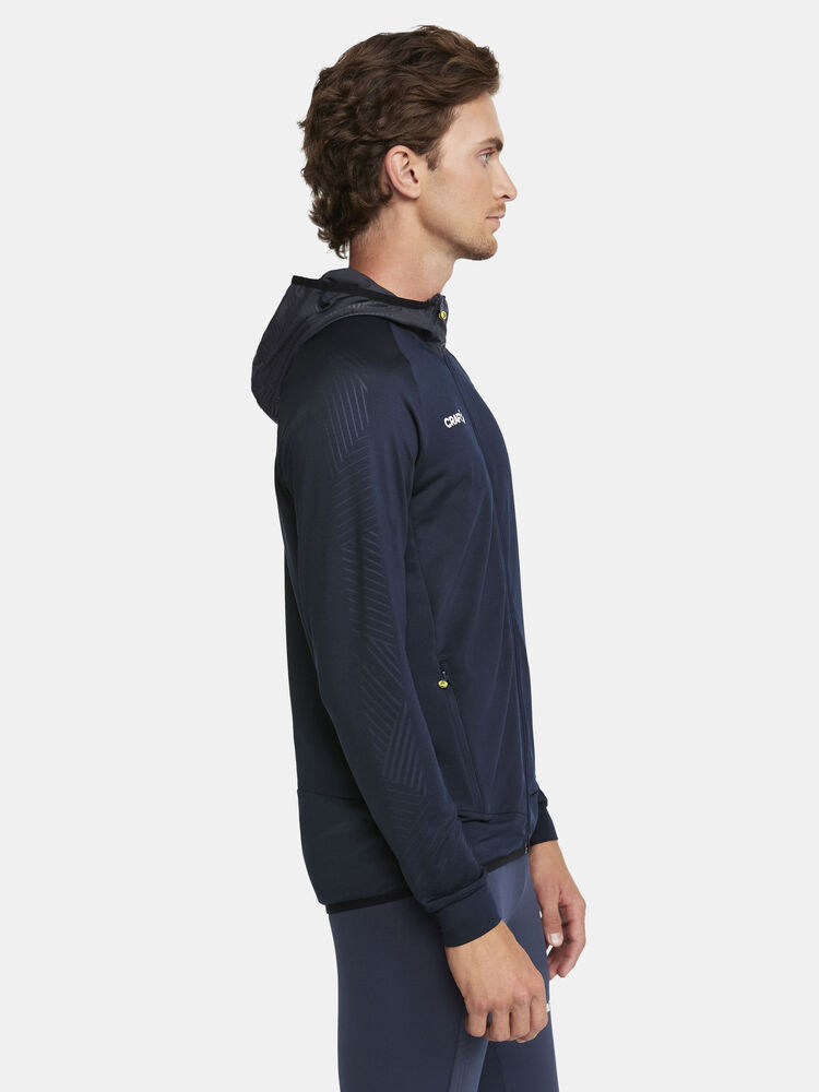 1912745-390000_Extend-Full-Zip-M_Closeup2