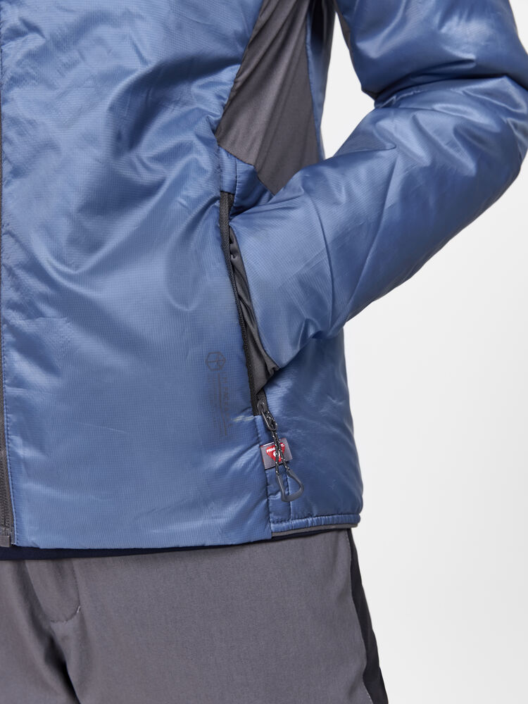 1913805-362000_ADV-Explore-Lightweight-Jacket-W_Closeup3