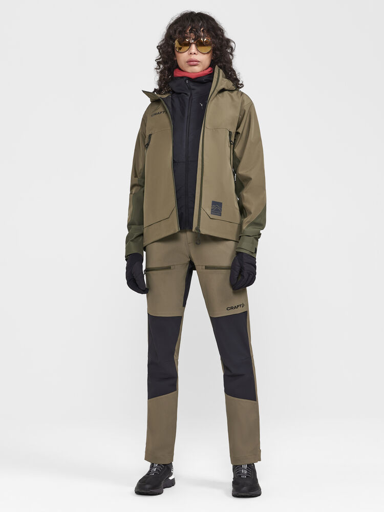 1913807-664000_ADV-Explore-Shell-Jacket-W_Closeup5-EXPLORElogo-outline