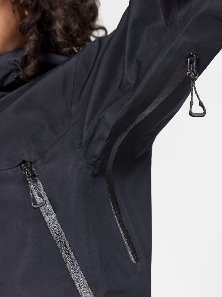1913807-999000_ADV-Explore-Shell-Jacket-W_Closeup4