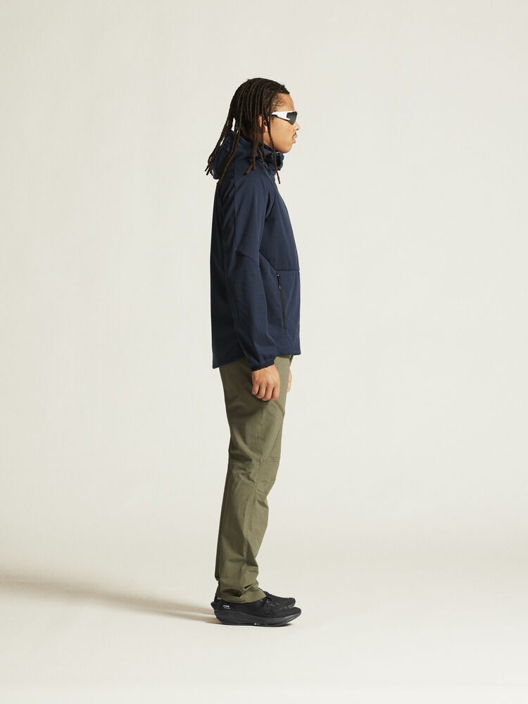 1915262-396000_CORE-Explore-Softshell-2-Jkt-M_closeup2