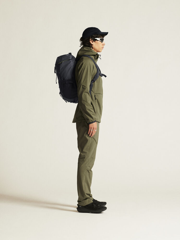 1915262-664000_CORE-Explore-Softshell-2-Jkt-M_closeup2